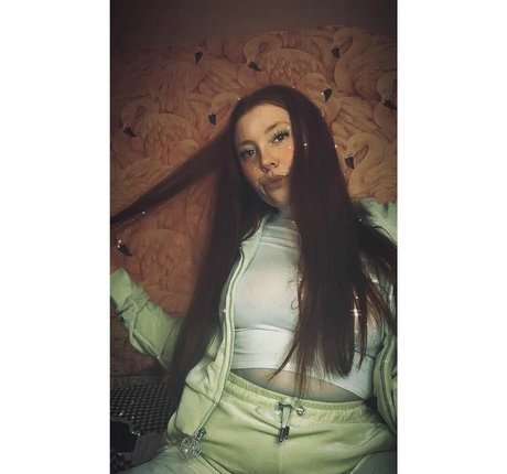 Molly Capper セクシーモデル 画像