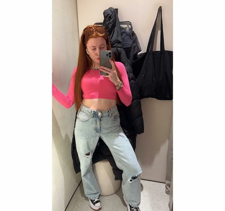 Molly Capper ヌードモデル 写真