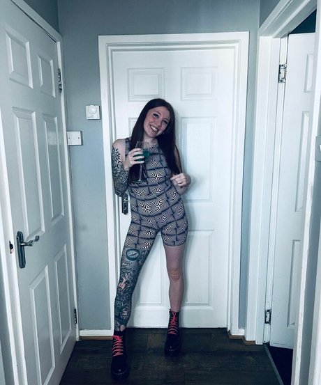 Molly Capper 完璧なモデル 写真