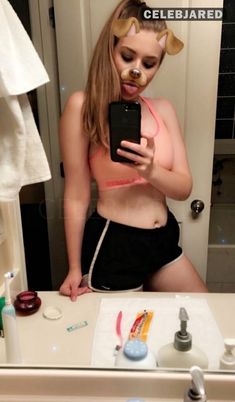 Julianna Leopold ホットスター 写真