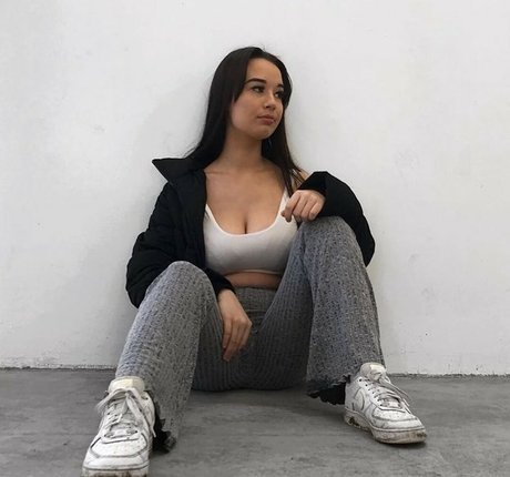 Anna Langley かわいいモデル 画像