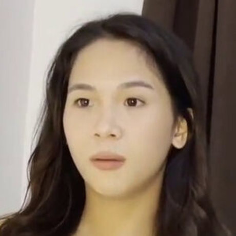 裸のシャワー オンリーファンズ ホット 画像