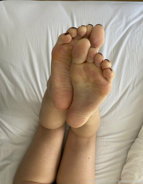 italianfeetluv ポルノモデル ギャラリー