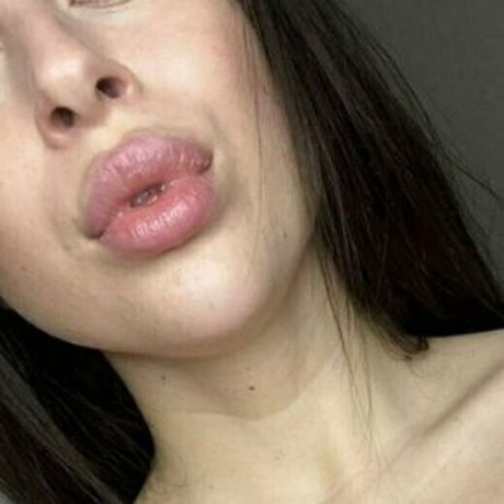 タトゥーを入れたニューハーフのオンリーファンズ ホットセックス 画像