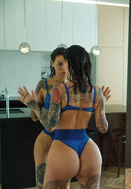 Lady Vamp ポルノスター 裸 写真