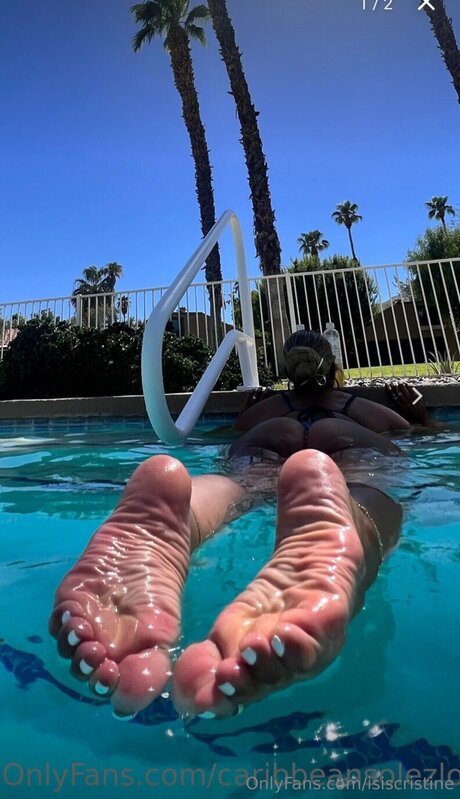 isiscristine トップモデル 写真