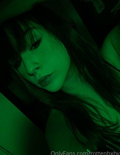 rottenbxby ヌードモデル 写真