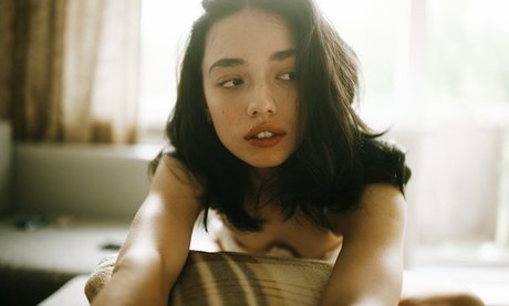 ブルネットのティーンオンリーファンズ セクシー裸 画像