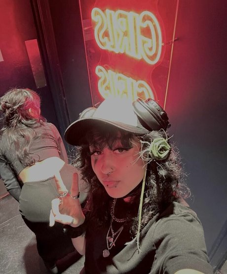 Suedmza ヌードのポルノスター 画像