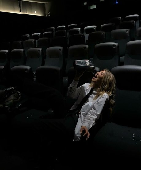 手袋オンリーファンズ 無料 写真