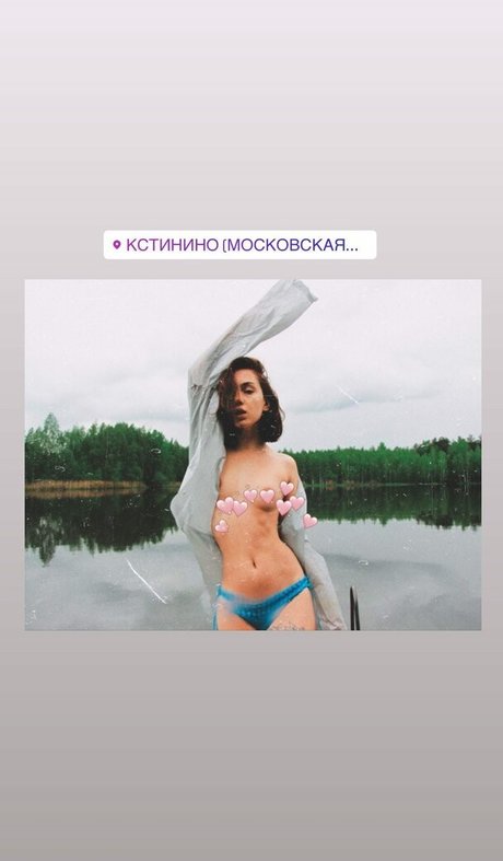 Anna Kotova 裸のスター 画像