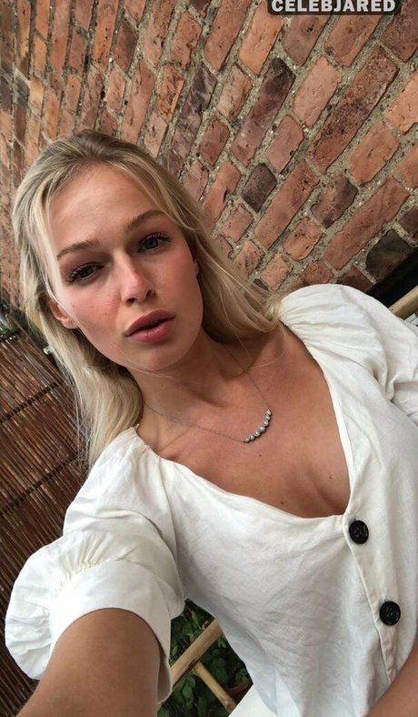 Frederikke Bach 高品質スター 画像