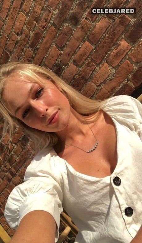 Frederikke Bach トップモデル 写真