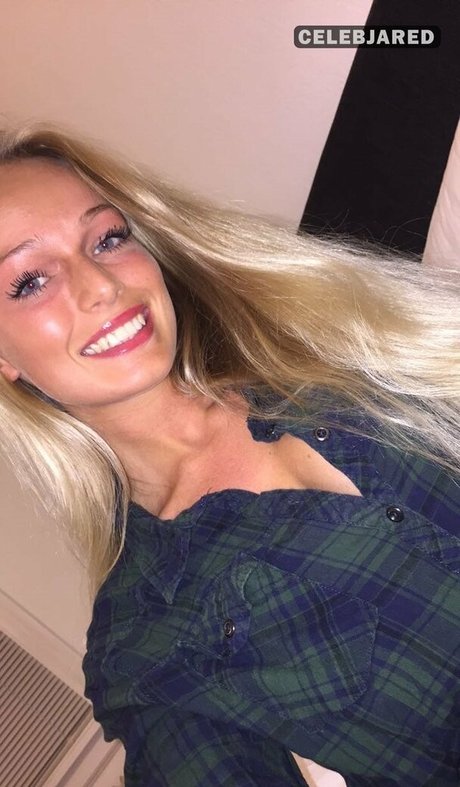Frederikke Bach xxxモデル 画像