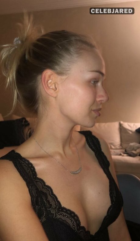 Frederikke Bach HDモデル 写真