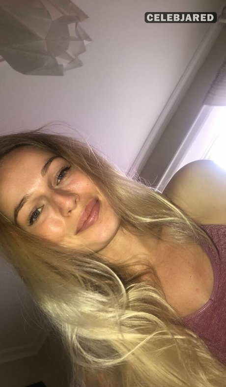 Frederikke Bach モデル 写真