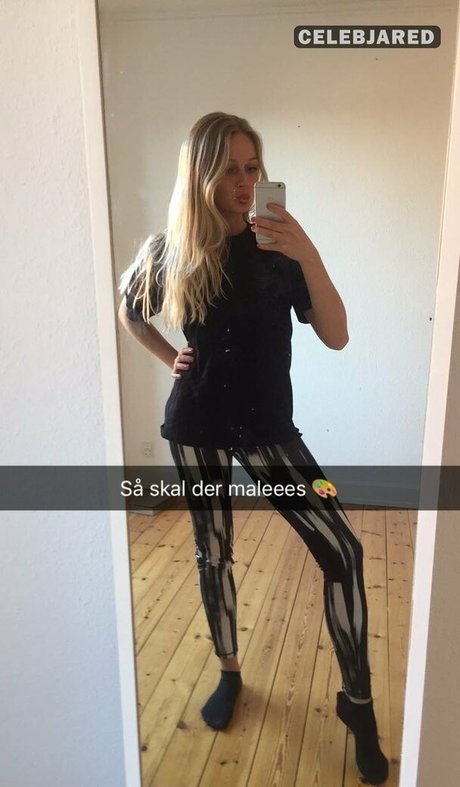 Frederikke Bach ポルノモデル 写真