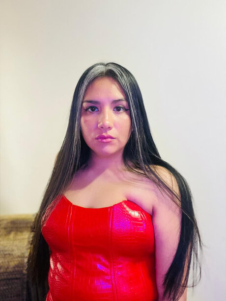 ラテン系美女オンリーファンズ ヌード 画像