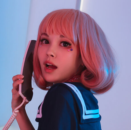D MON 裸のスター 写真