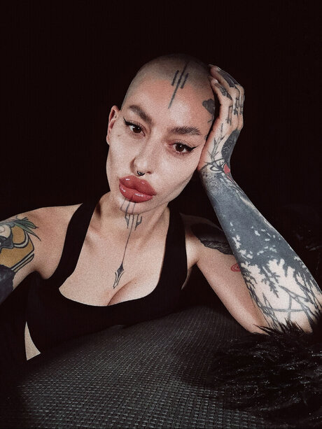 Lisbeth Nygma セックスポルノスター 画像