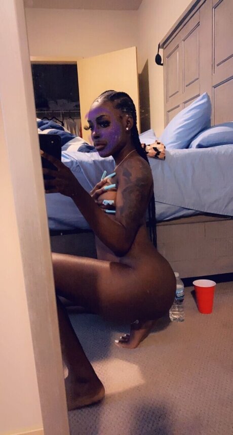 Yannaa Jhanaee ポルノスター エロティック 写真