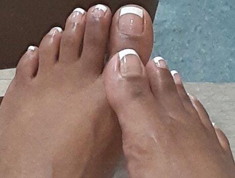 Suckable Lickable Toes アートモデル 写真