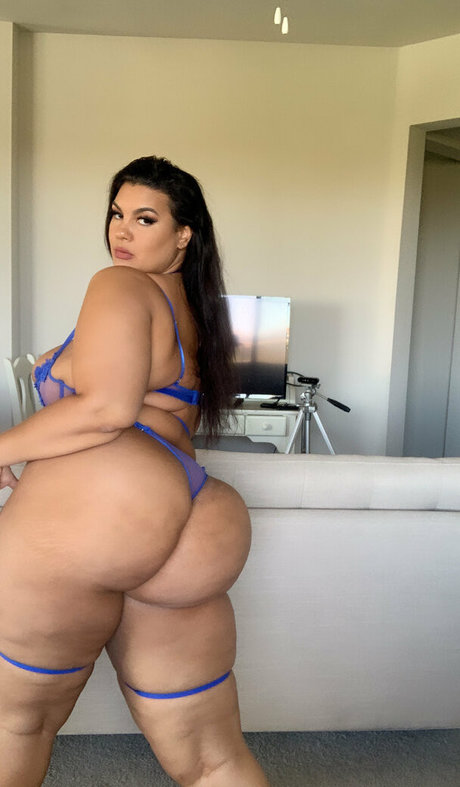 小さいペニスのオンリーファンズ エロチック 画像