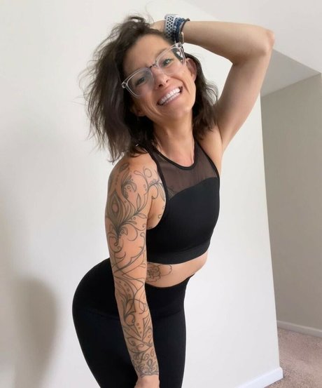 themrsnextdoor2 0 top profile image