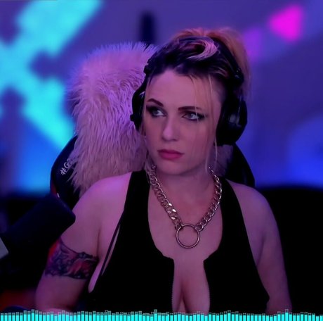 有名なレディボーイオンリーファンズ ポルノグラフィック 写真