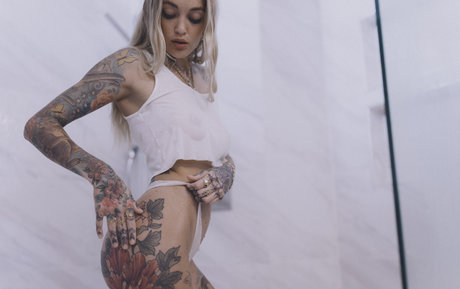 Torrie Blake スター ヌード ギャラリー