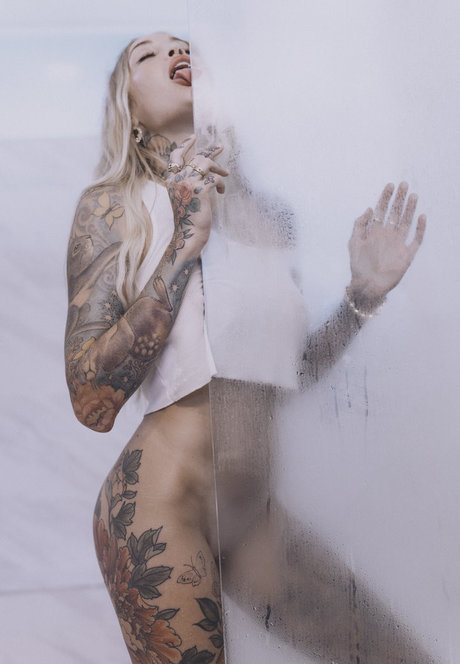 Torrie Blake ポルノモデル 写真