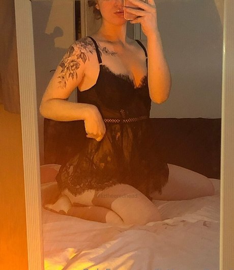 liztheeredhead アダルトスター 写真