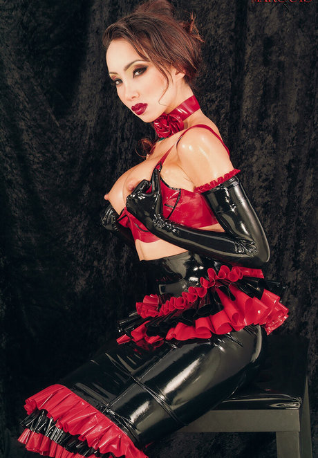 大きな乳首オンリーファンズ セクシーヌード 写真