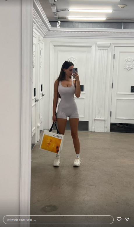 Cece Rose ヌードスター 写真