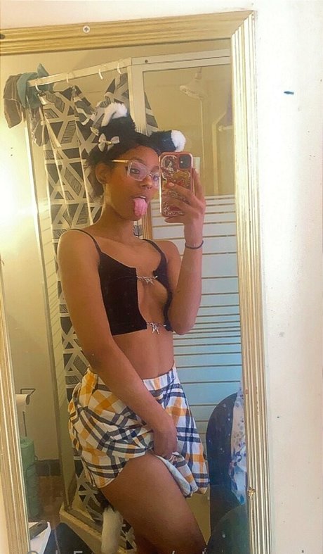 手コキ 主観視点 オンリーファンズ 美しいヌード 画像