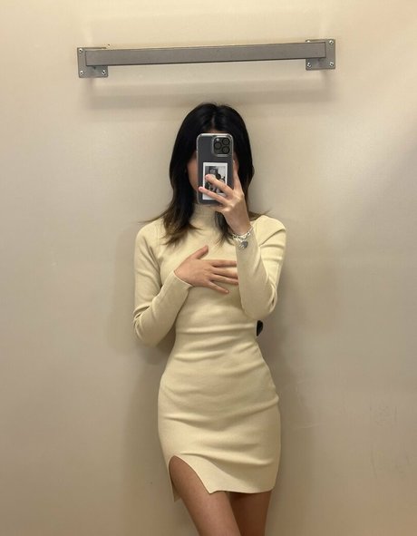 yunaiyahox 裸のポルノスター 写真
