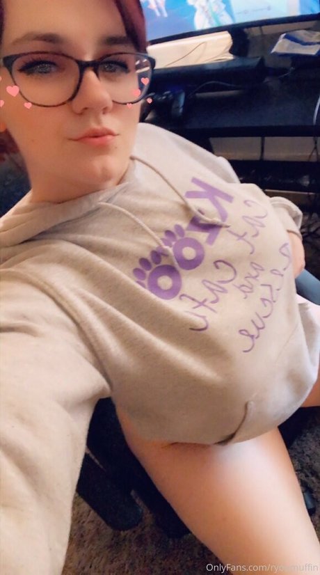 巨乳ストリップオンリーファンズ ホット裸 写真