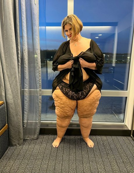 黒檀の足 オンリーファンズ アートxxx 写真