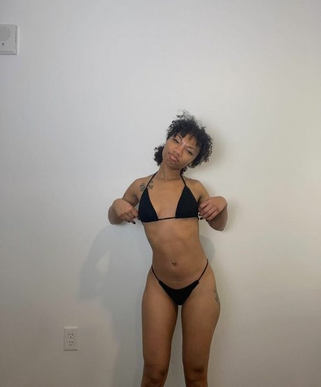 CurlyFryK エロティック女優 写真