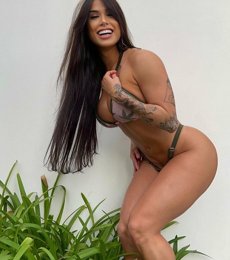 Jully Oliveira 無料モデル 写真