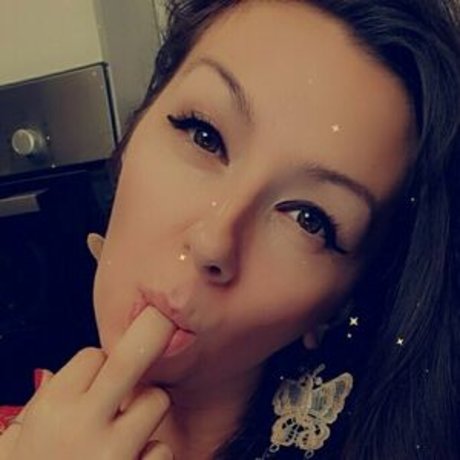 巨乳クーガーオンリーファンズ セクシー裸 写真
