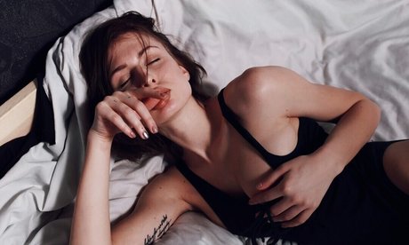 熟女オナニーオンリーファンズ セクシーヌード 写真