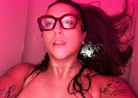 Lilbite アダルトモデル 写真