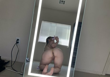 アジア人マッサージ オンリーファンズ セクシー裸 写真