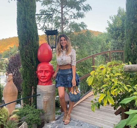 垂れ乳オンリーファンズ 裸 画像