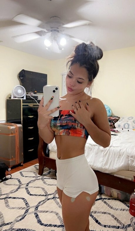 ストリッパーオンリーファンズ ヌード 写真