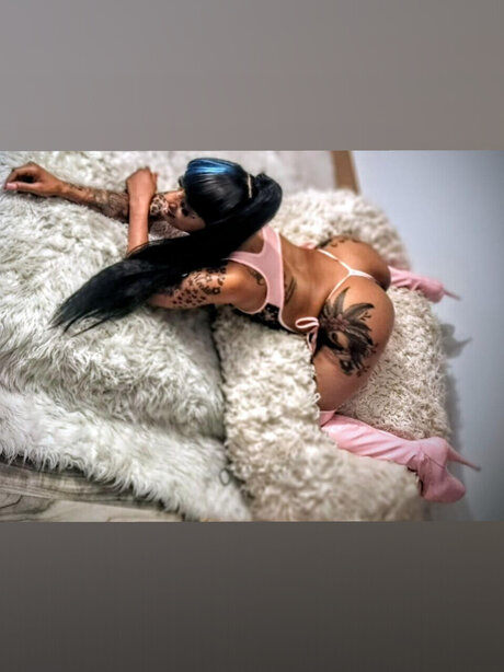 Khya セクシーモデル 写真