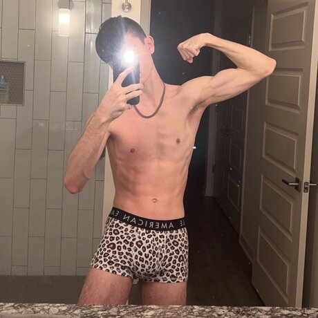 Colton Brooks 裸のモデル アーカイブ