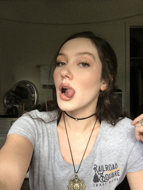 金髪巨乳オンリーファンズ ホット 画像