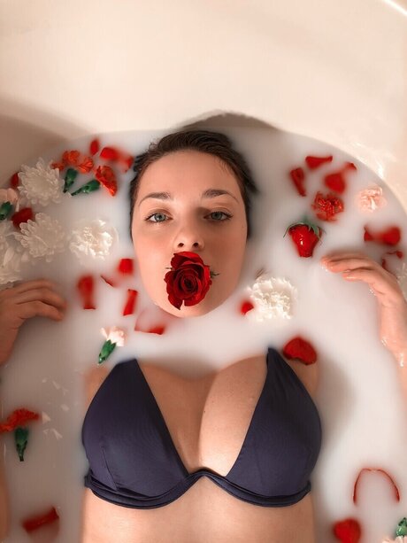 ポルノスターオンリーファンズ セクシーヌード 写真